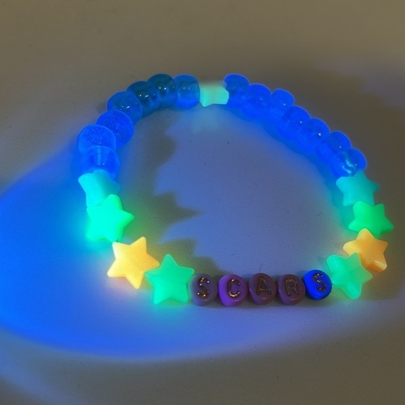 Kandi Swiftie glow in the dark festival concert bracelet SCARS, one of a kind - Picture 6 of 6